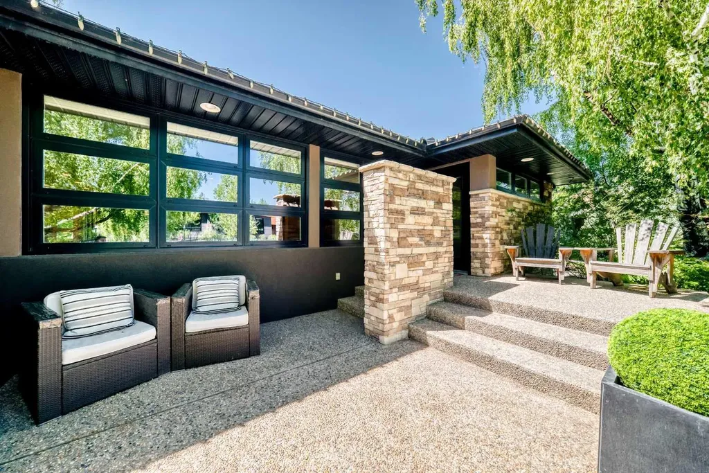 3631 12 Street SW Calgary AB T2T3P1