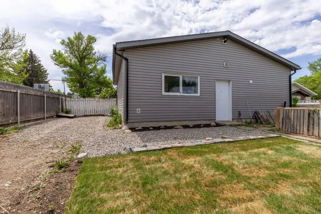 2241 21 Avenue Coaldale AB T1M 1J1