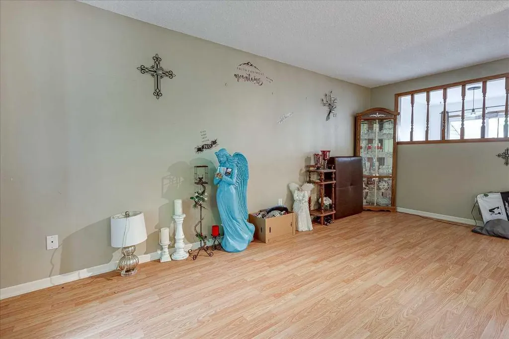 38 Heritage Drive Lacombe AB T4L 1N7