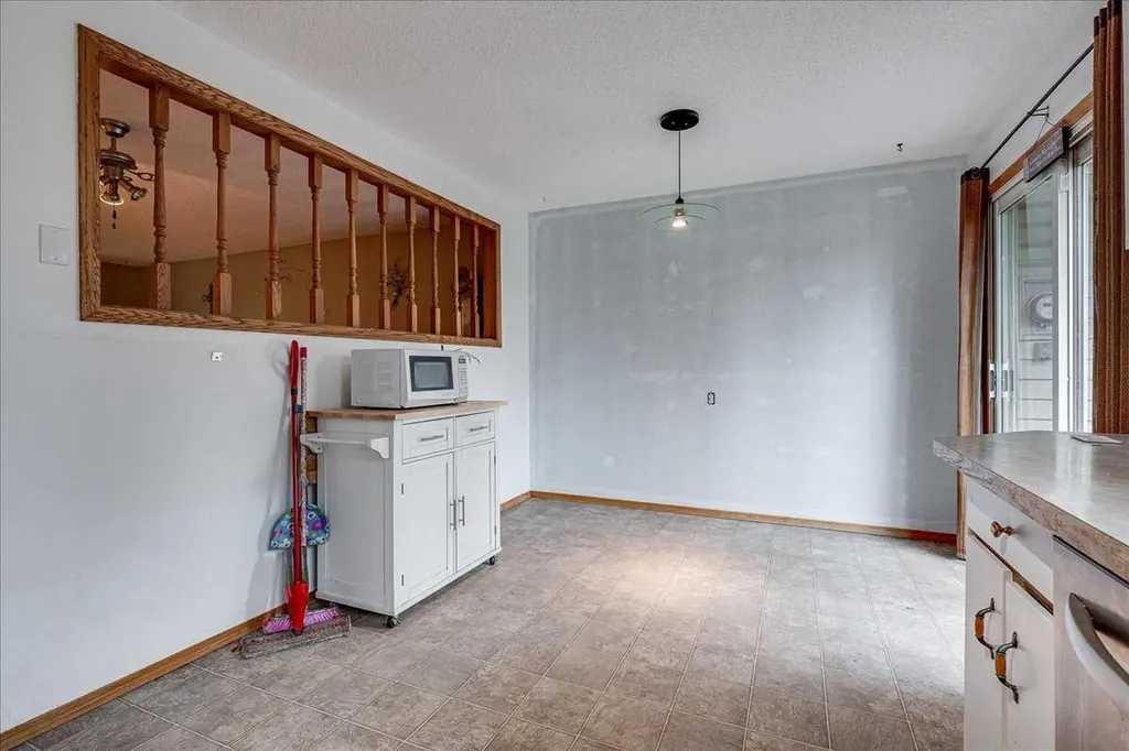 38 Heritage Drive Lacombe AB T4L 1N7