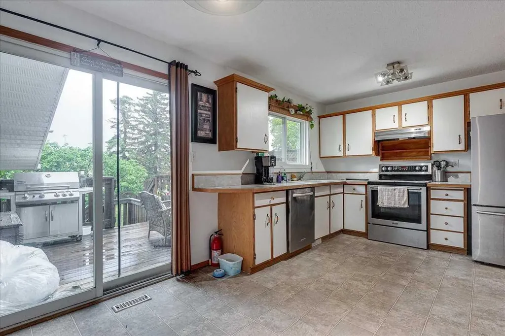 38 Heritage Drive Lacombe AB T4L 1N7