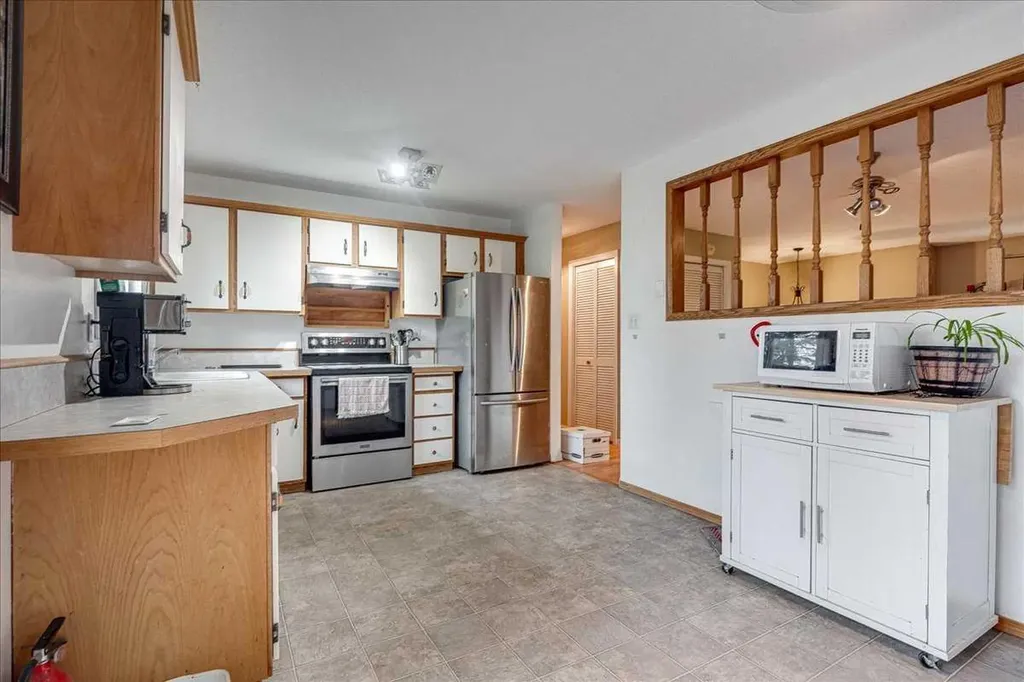 38 Heritage Drive Lacombe AB T4L 1N7