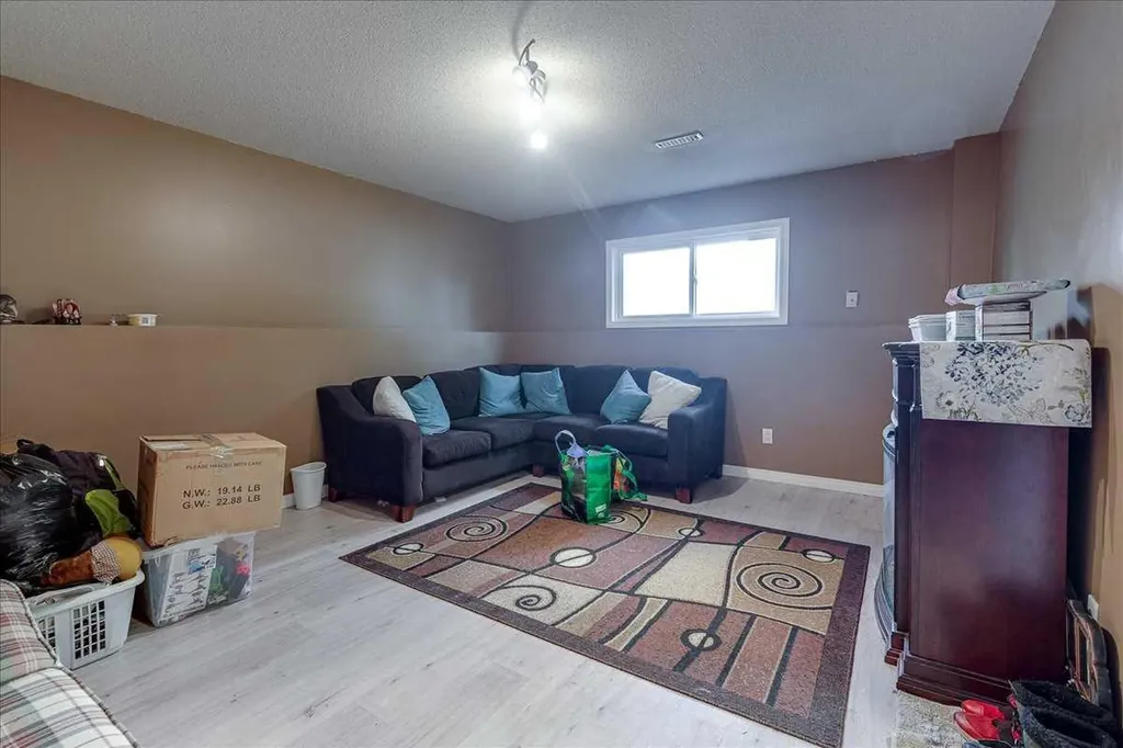 38 Heritage Drive Lacombe AB T4L 1N7