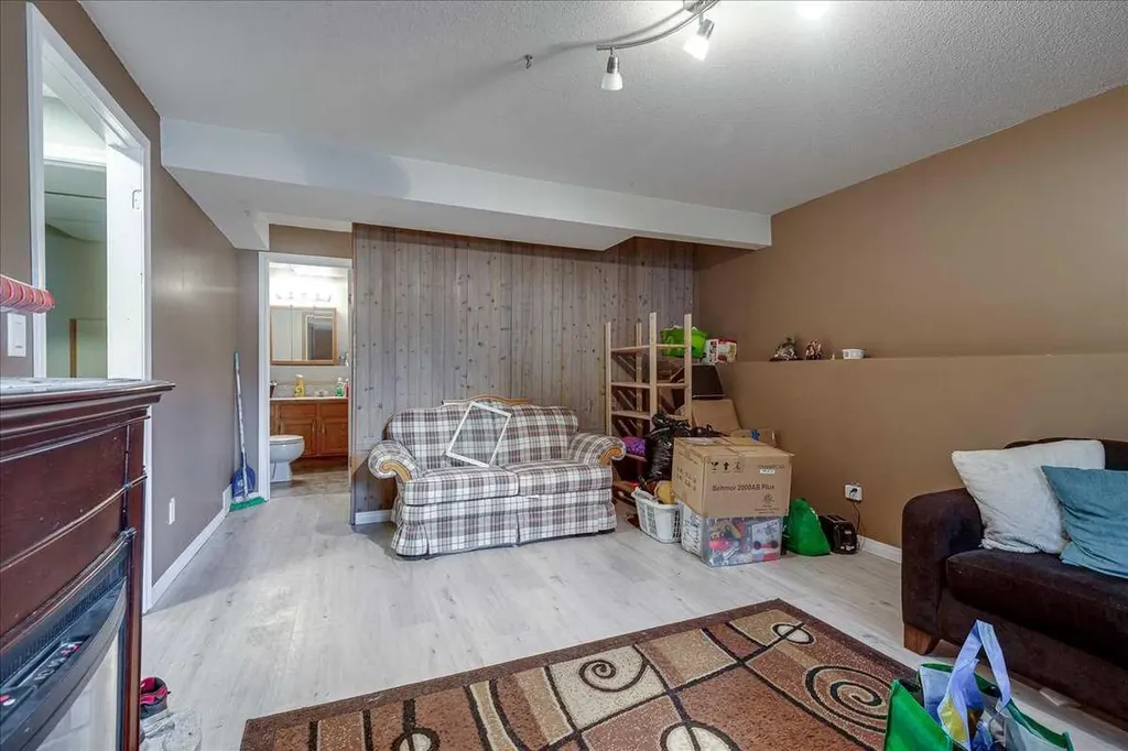 38 Heritage Drive Lacombe AB T4L 1N7