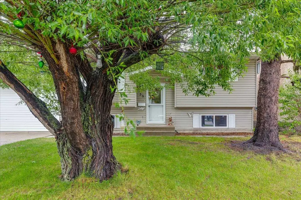 38 Heritage Drive Lacombe AB T4L 1N7