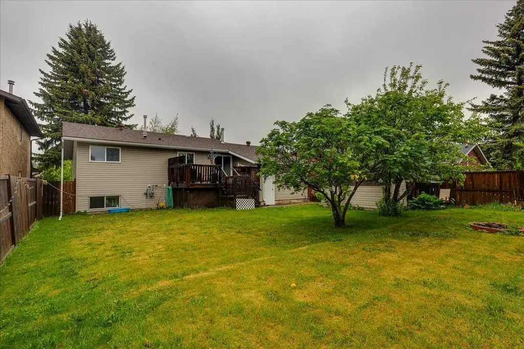 38 Heritage Drive Lacombe AB T4L 1N7