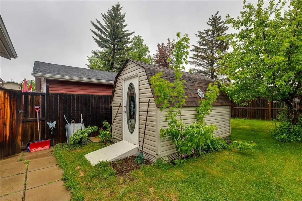 38 Heritage Drive Lacombe AB T4L 1N7