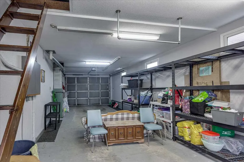 38 Heritage Drive Lacombe AB T4L 1N7