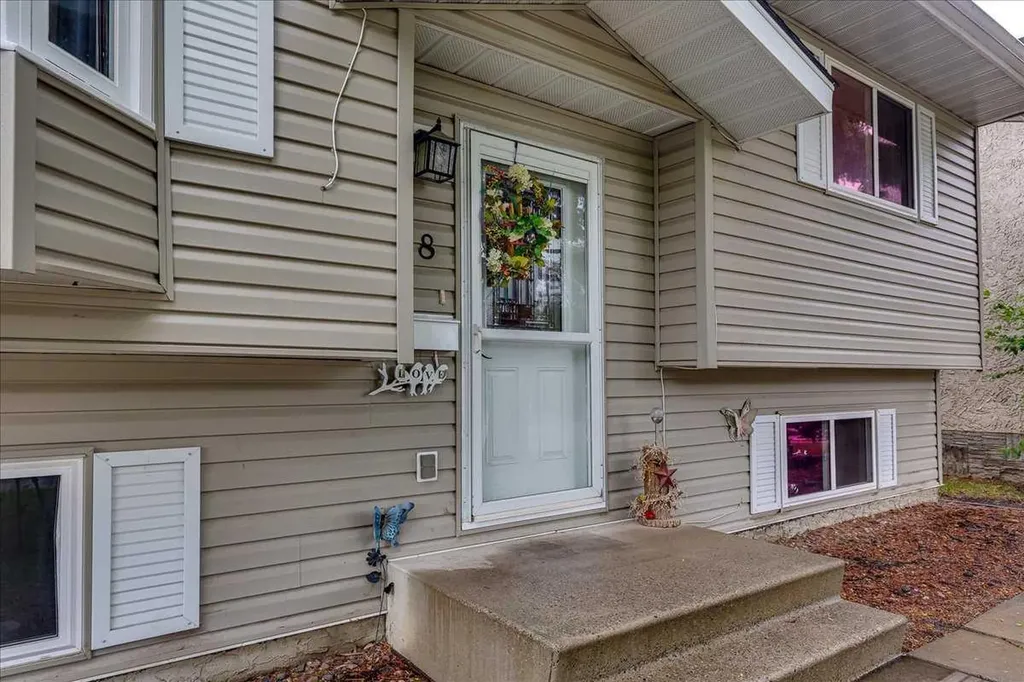 38 Heritage Drive Lacombe AB T4L 1N7
