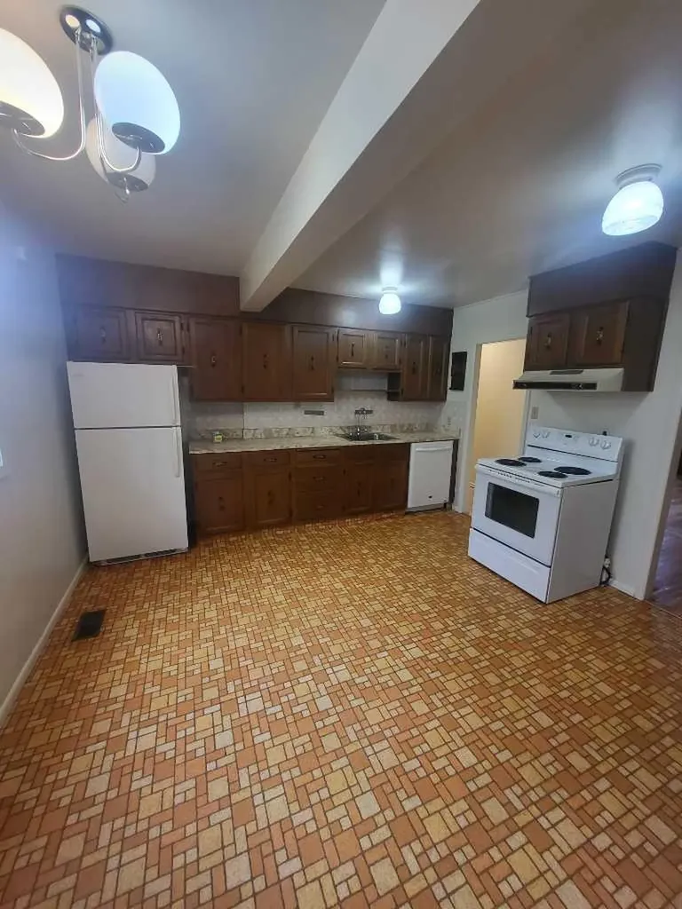 941 16 Street S Lethbridge AB T1J 3C1