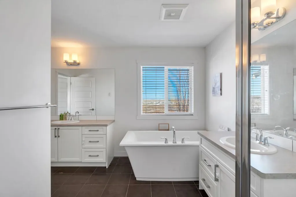 118 Reunion Green NW Airdrie AB T4B3X1