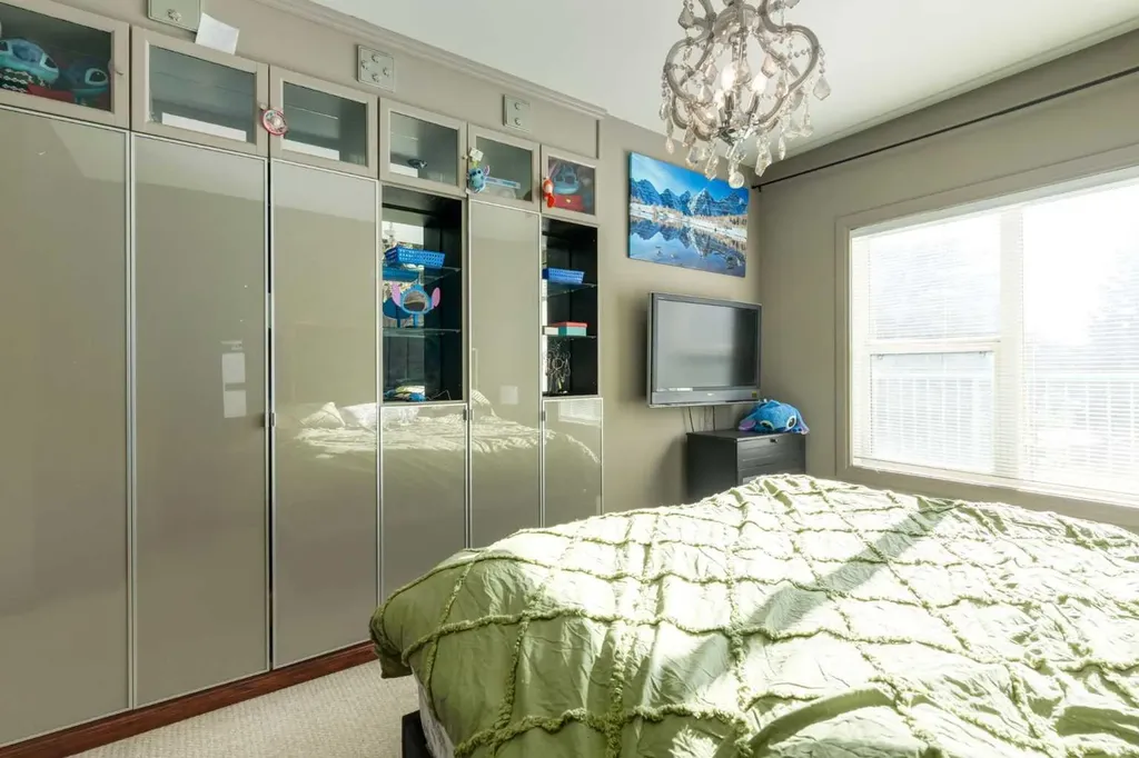 1920 14 Avenue NE Calgary AB T2E8V4