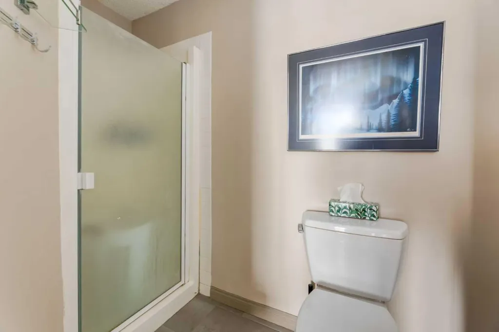 1920 14 Avenue NE Calgary AB T2E8V4