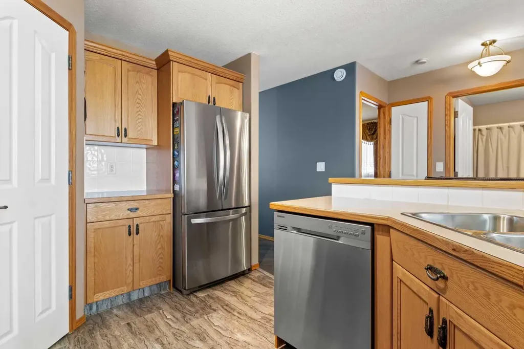 131 Deschner Close Red Deer AB T4R 3C4