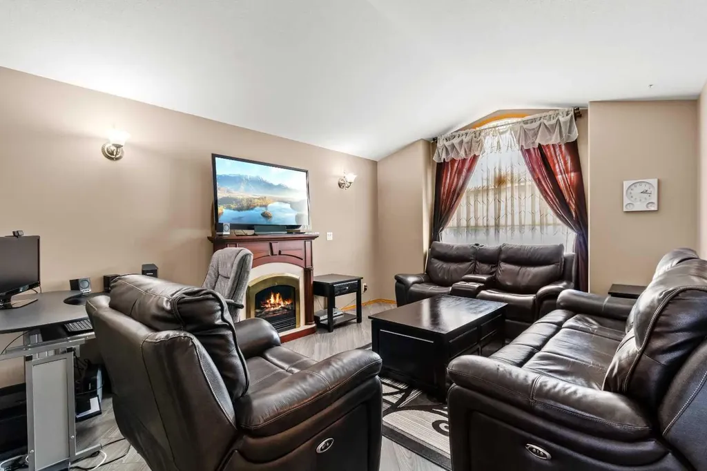 131 Deschner Close Red Deer AB T4R 3C4