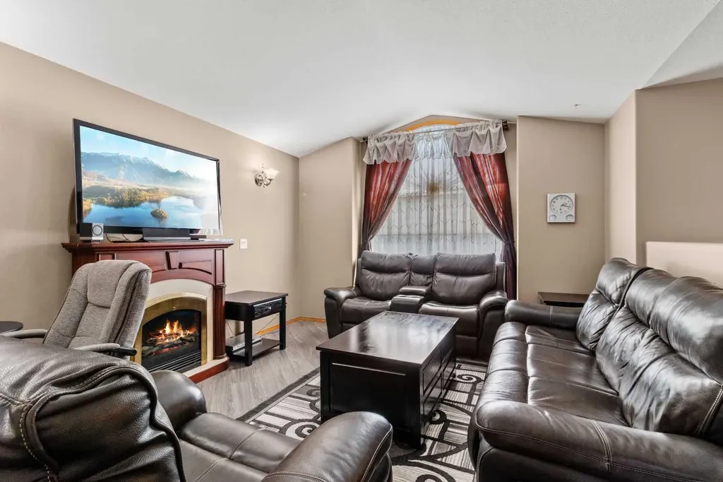 131 Deschner Close Red Deer AB T4R 3C4