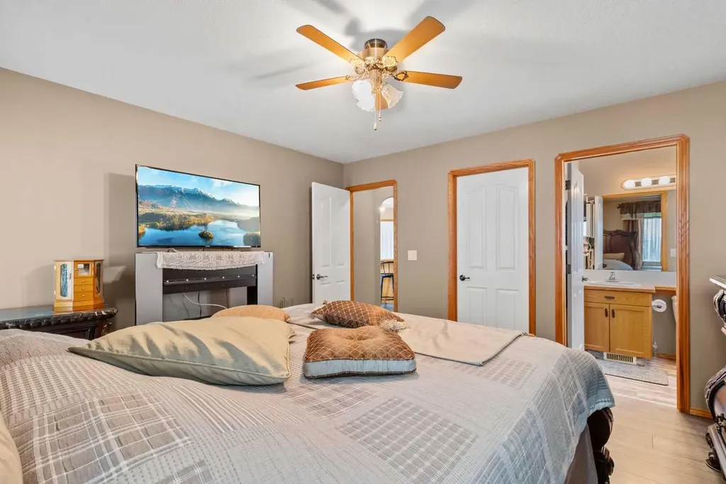 131 Deschner Close Red Deer AB T4R 3C4