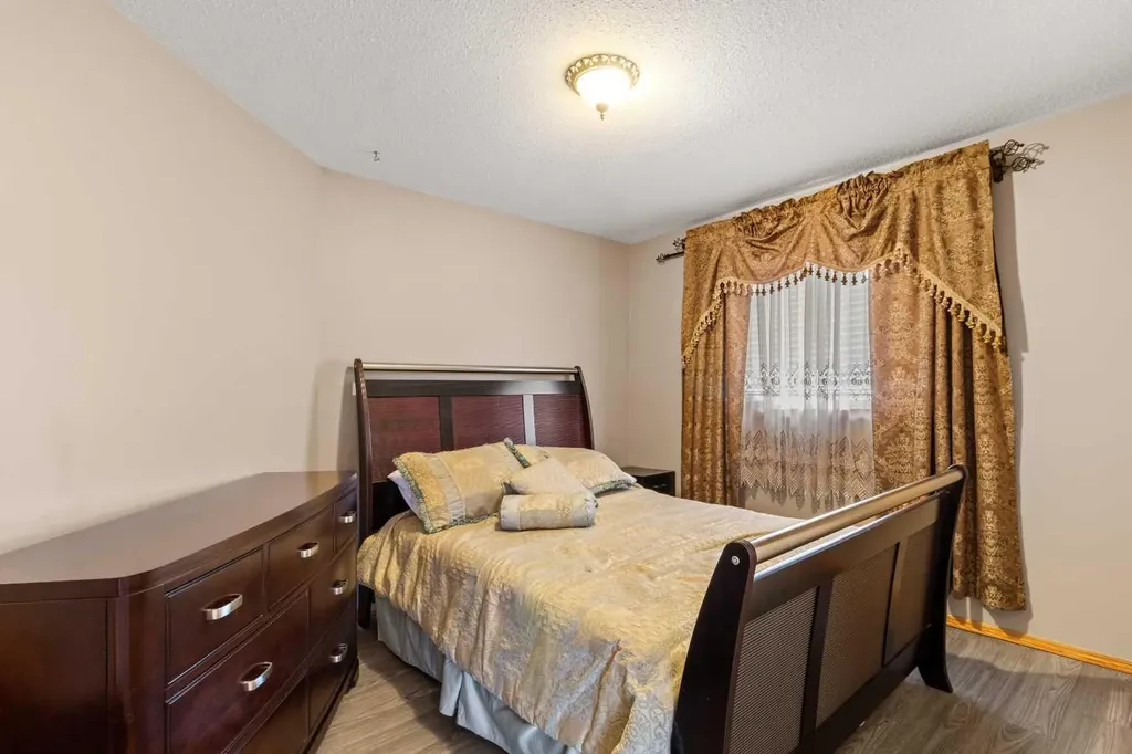 131 Deschner Close Red Deer AB T4R 3C4