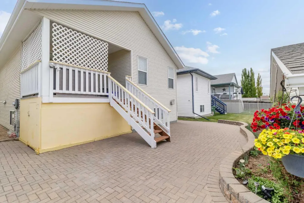 131 Deschner Close Red Deer AB T4R 3C4