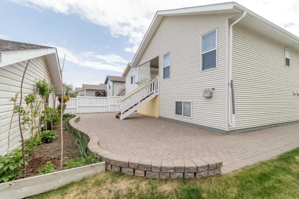 131 Deschner Close Red Deer AB T4R 3C4