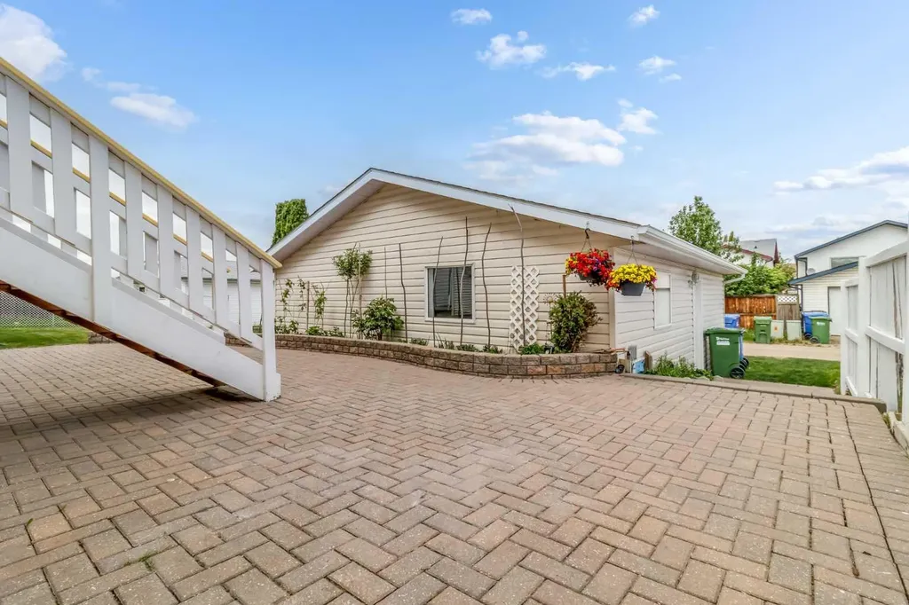 131 Deschner Close Red Deer AB T4R 3C4