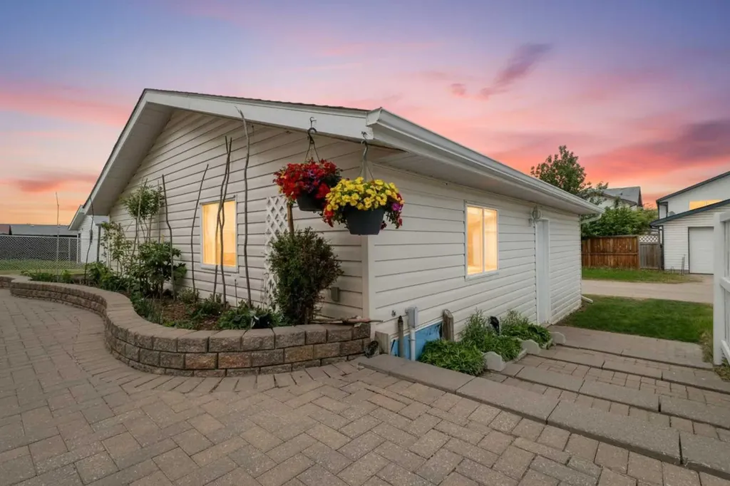 131 Deschner Close Red Deer AB T4R 3C4