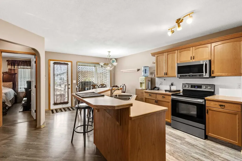 131 Deschner Close Red Deer AB T4R 3C4