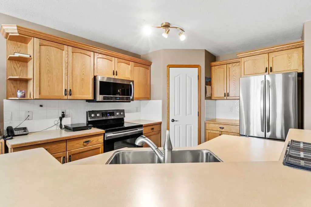 131 Deschner Close Red Deer AB T4R 3C4