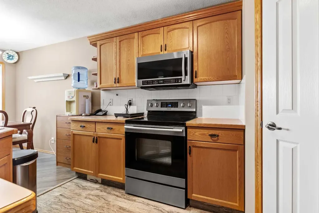 131 Deschner Close Red Deer AB T4R 3C4