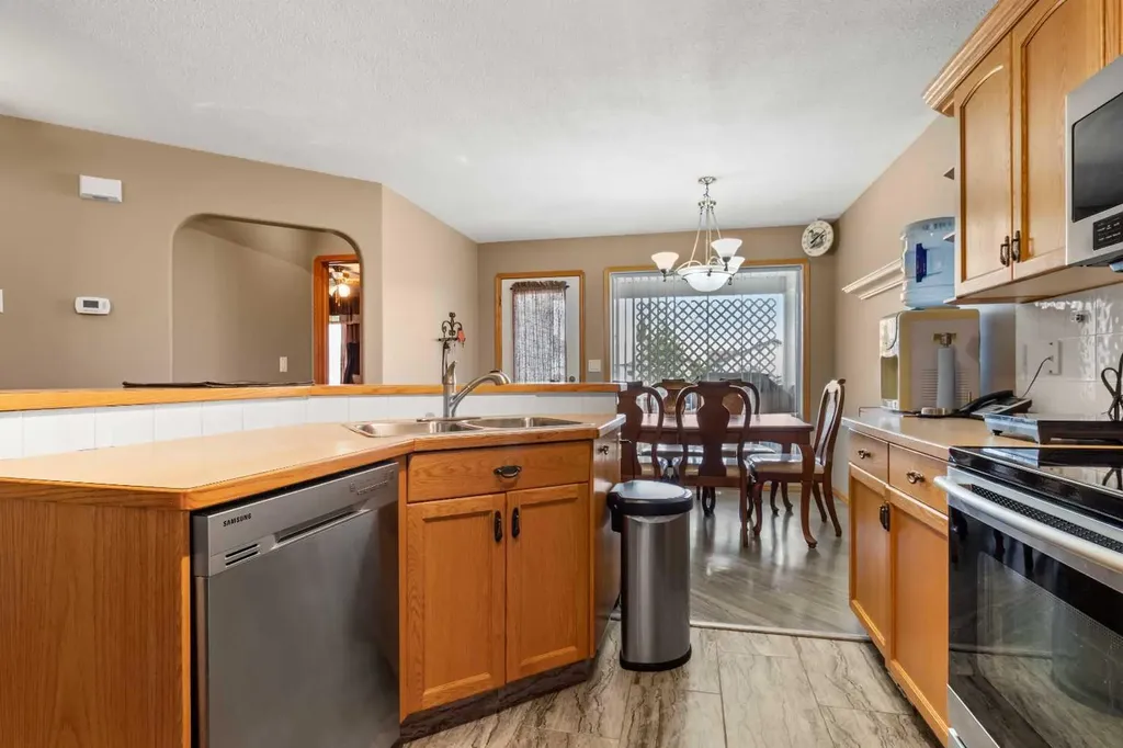 131 Deschner Close Red Deer AB T4R 3C4