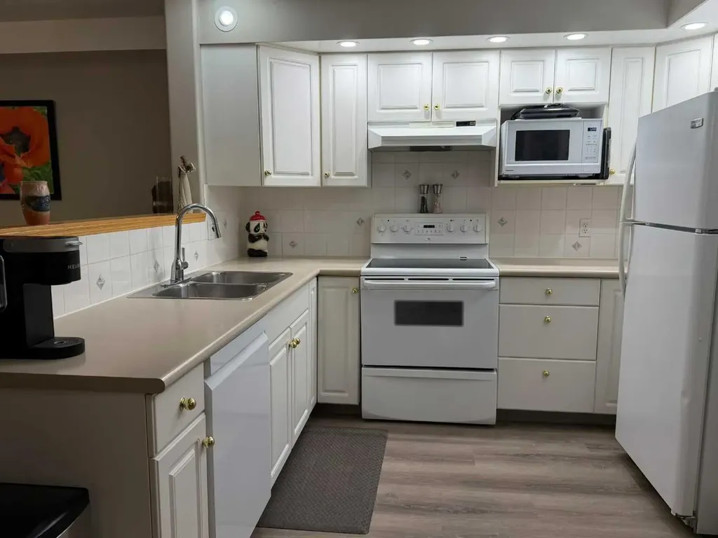 4805 45 Street Red Deer AB T4N 7A9