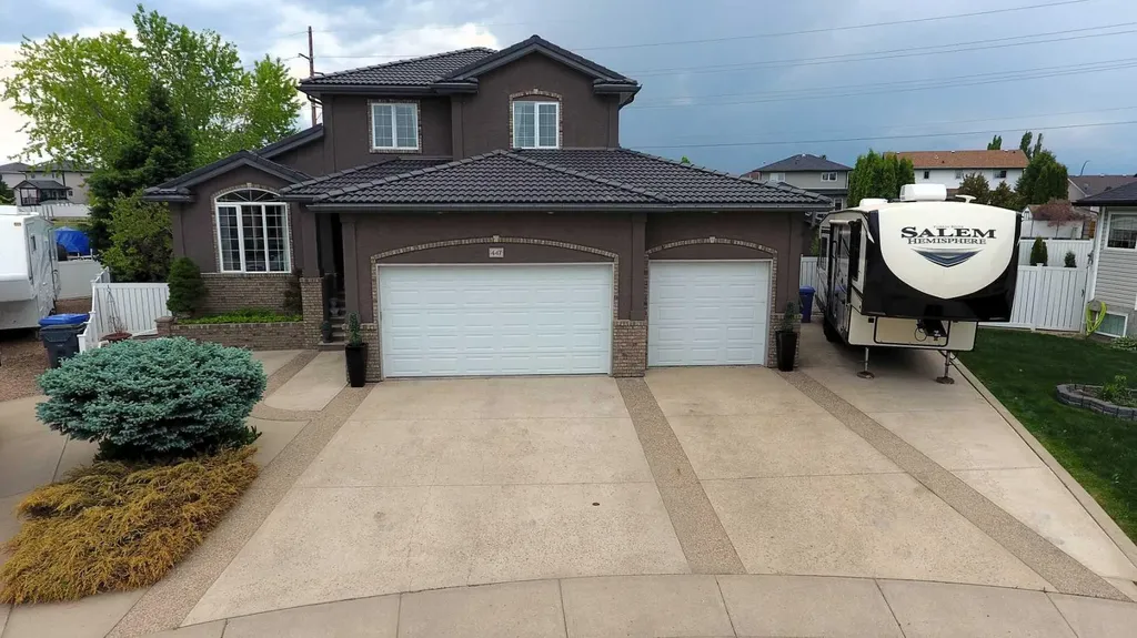 447 Spruce Way SE Medicine Hat AB T1B 4L5