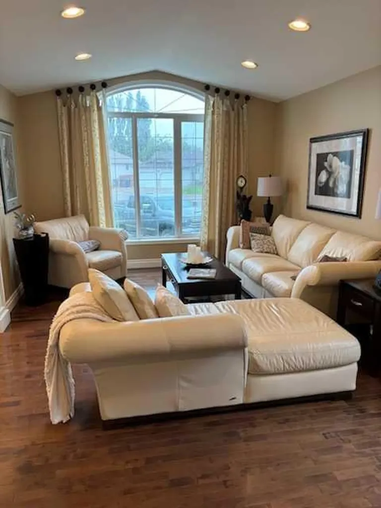 447 Spruce Way SE Medicine Hat AB T1B 4L5