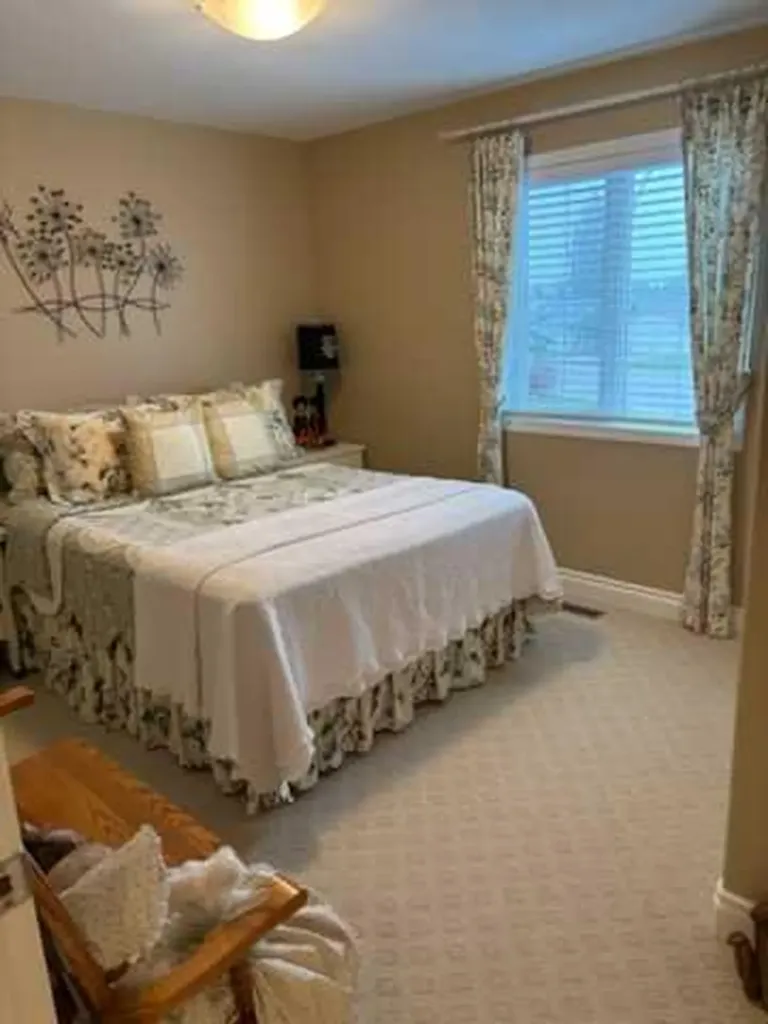 447 Spruce Way SE Medicine Hat AB T1B 4L5