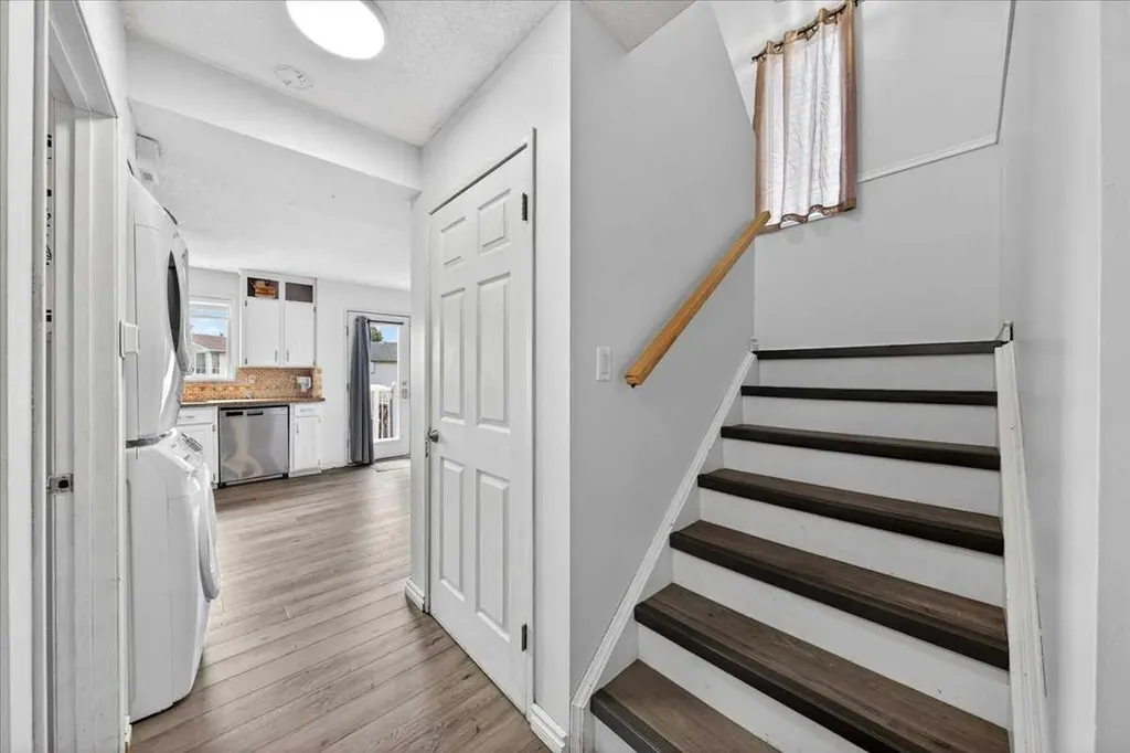 6979 Laguna Way NE Calgary AB T1Y 6W5