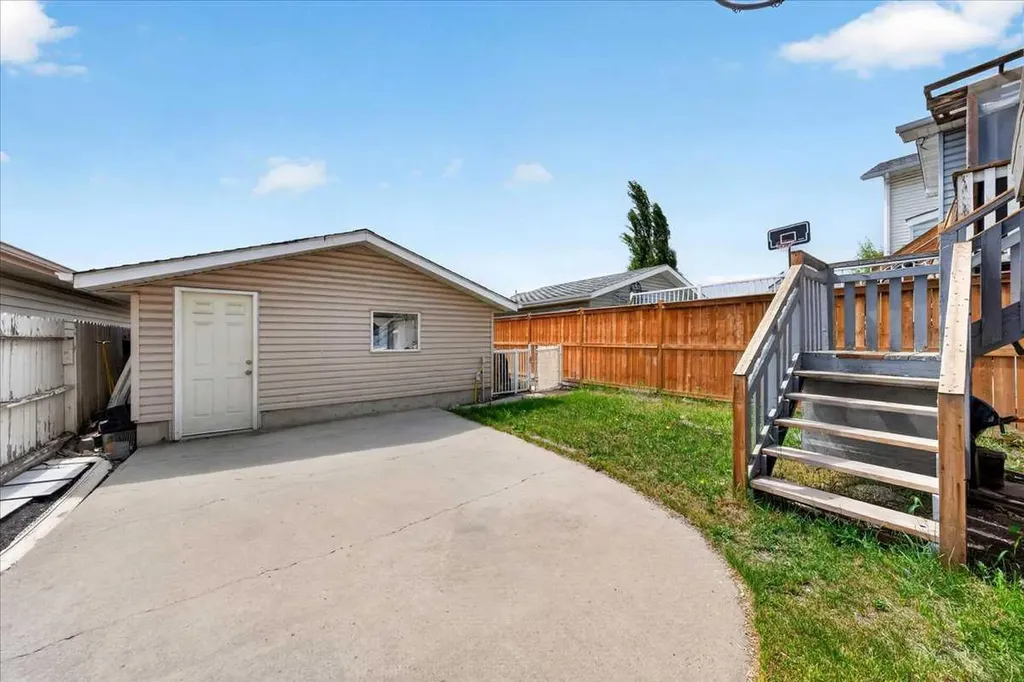 6979 Laguna Way NE Calgary AB T1Y 6W5
