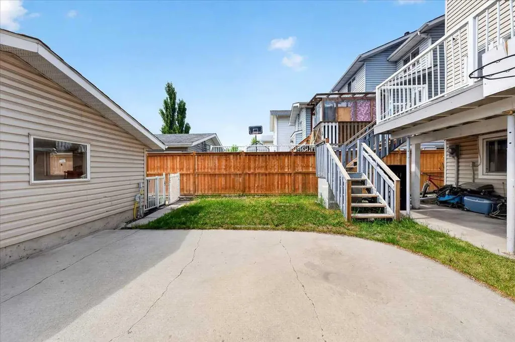6979 Laguna Way NE Calgary AB T1Y 6W5