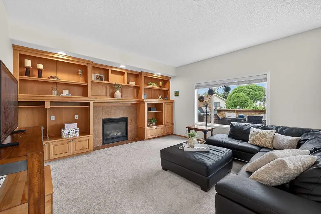 36 Somerside Bay SW Calgary AB T2Y4K6