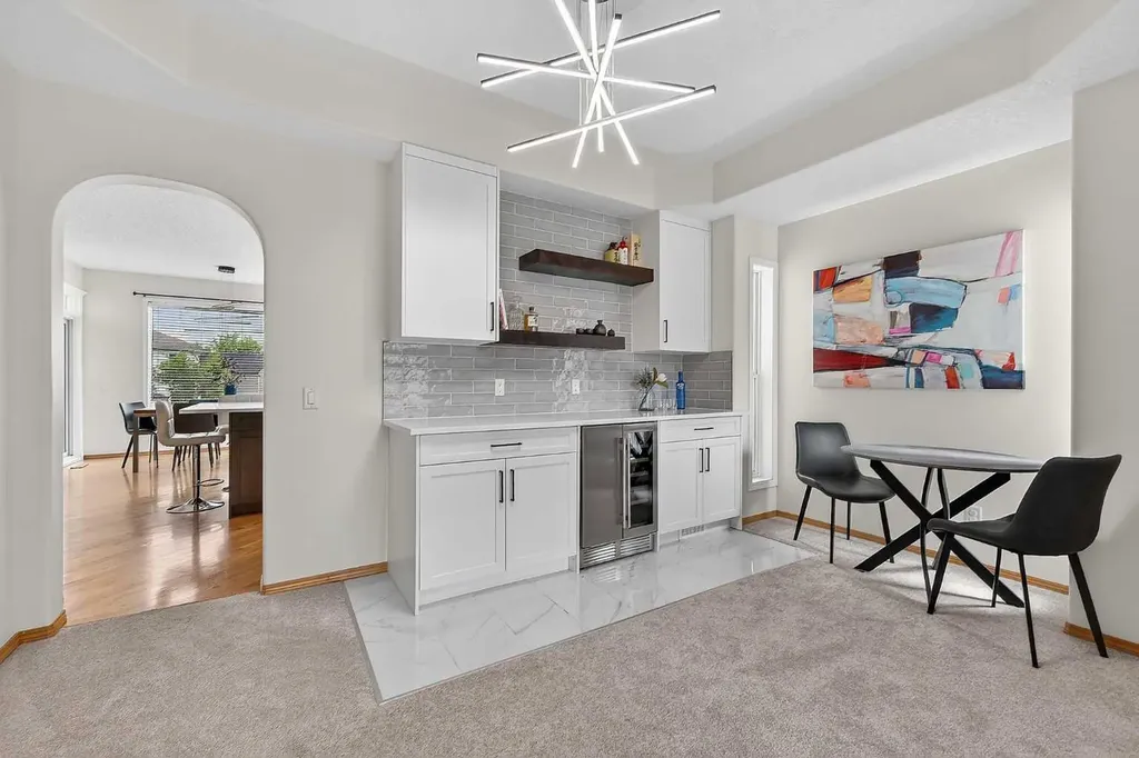 36 Somerside Bay SW Calgary AB T2Y4K6