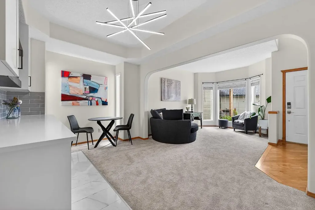 36 Somerside Bay SW Calgary AB T2Y4K6