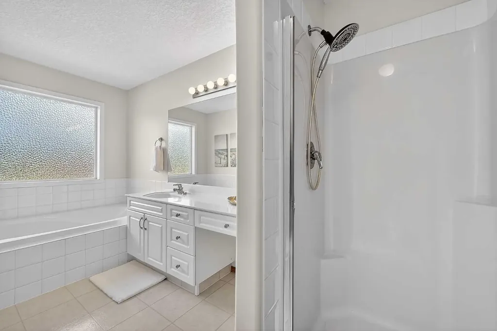 36 Somerside Bay SW Calgary AB T2Y4K6