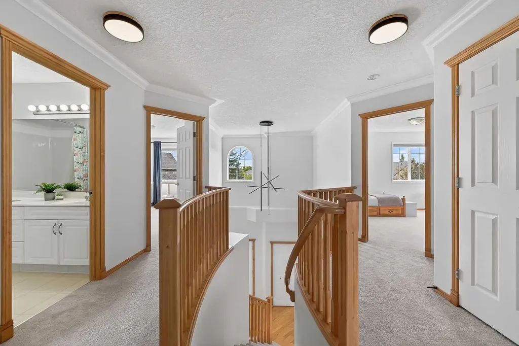 36 Somerside Bay SW Calgary AB T2Y4K6