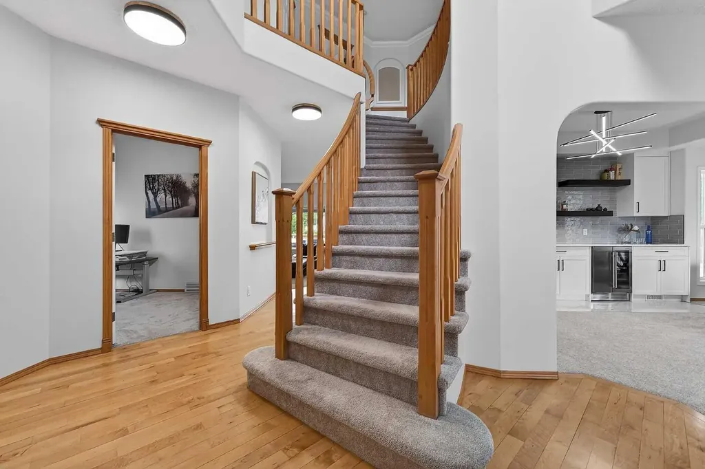 36 Somerside Bay SW Calgary AB T2Y4K6