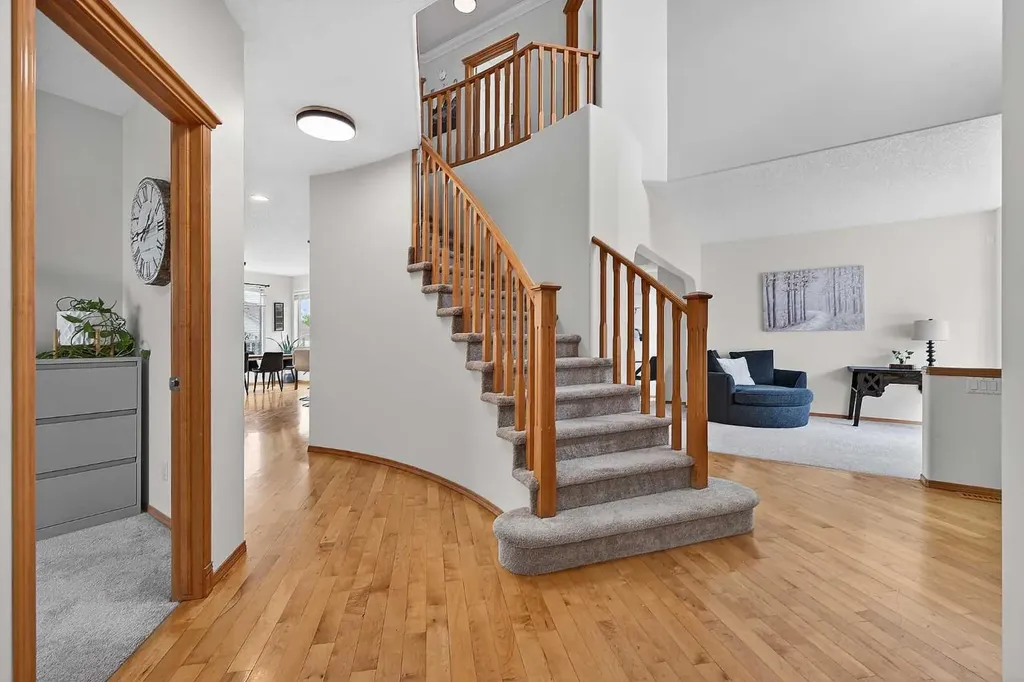 36 Somerside Bay SW Calgary AB T2Y4K6
