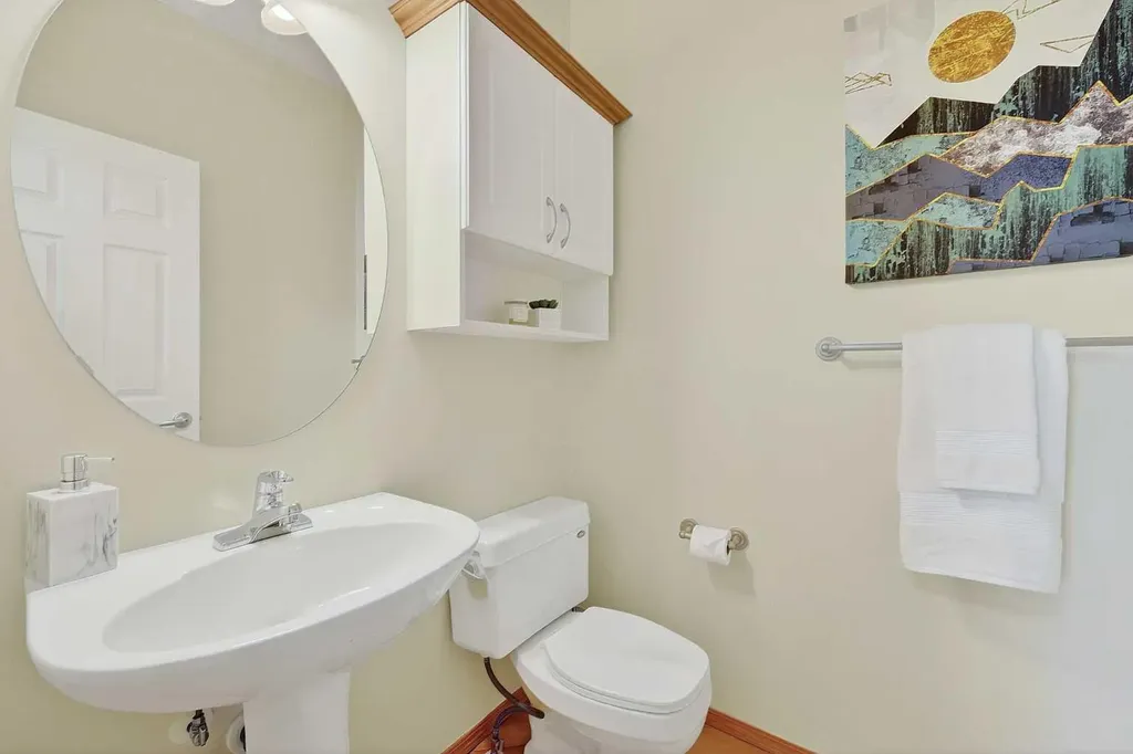 36 Somerside Bay SW Calgary AB T2Y4K6
