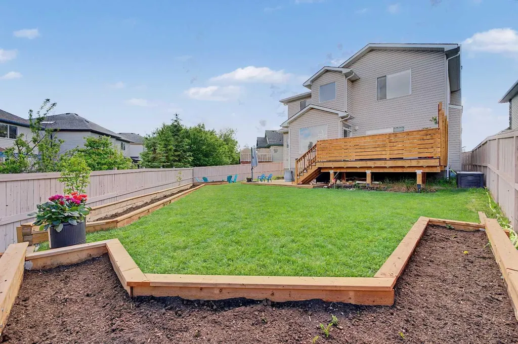 36 Somerside Bay SW Calgary AB T2Y4K6