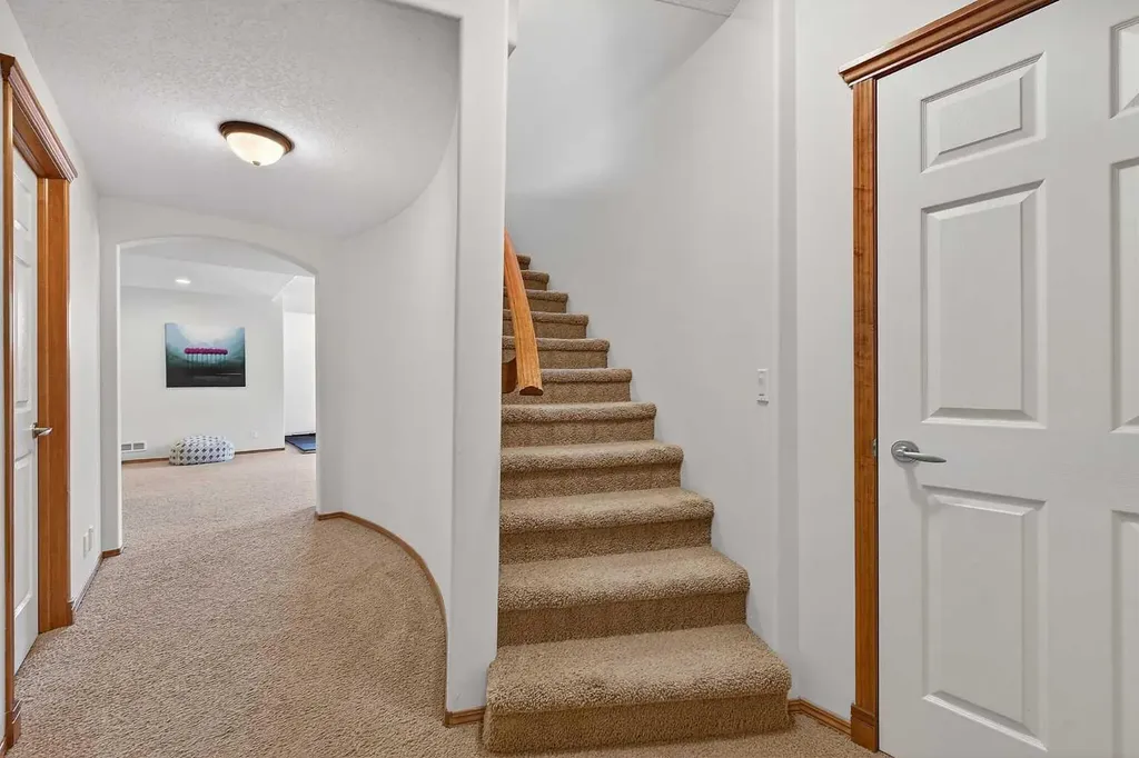 36 Somerside Bay SW Calgary AB T2Y4K6