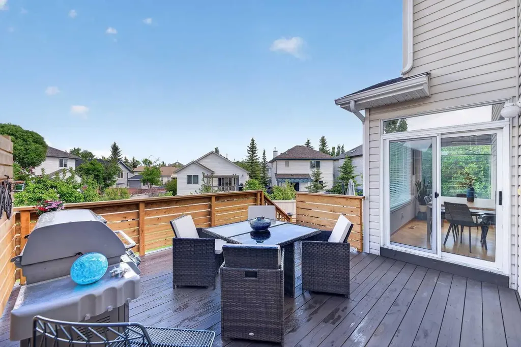 36 Somerside Bay SW Calgary AB T2Y4K6