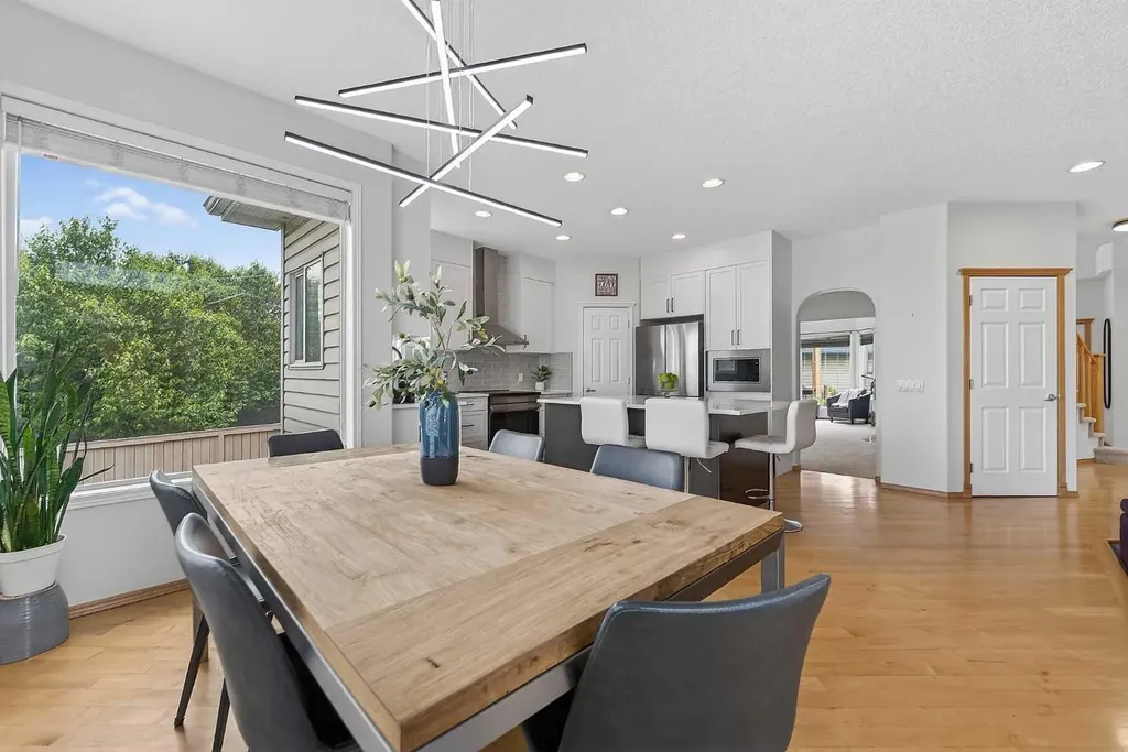 36 Somerside Bay SW Calgary AB T2Y4K6