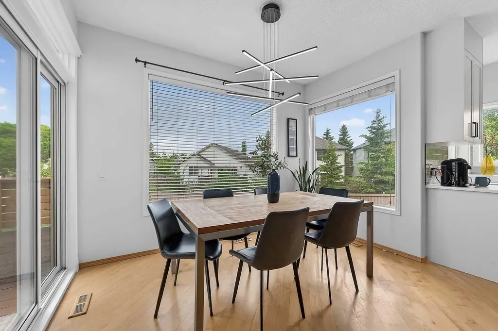 36 Somerside Bay SW Calgary AB T2Y4K6